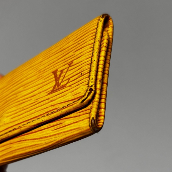 Louis Vuitton Women's Yellow Epi Leather 4-Key Holder - Picture 4 of 15